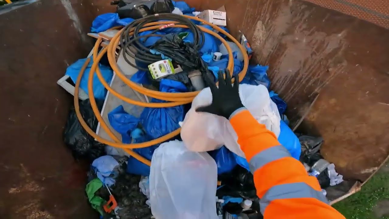 I TRIED SCRAPPING DUMPSTER DIVING STYLE WAS IT WORTH IT?