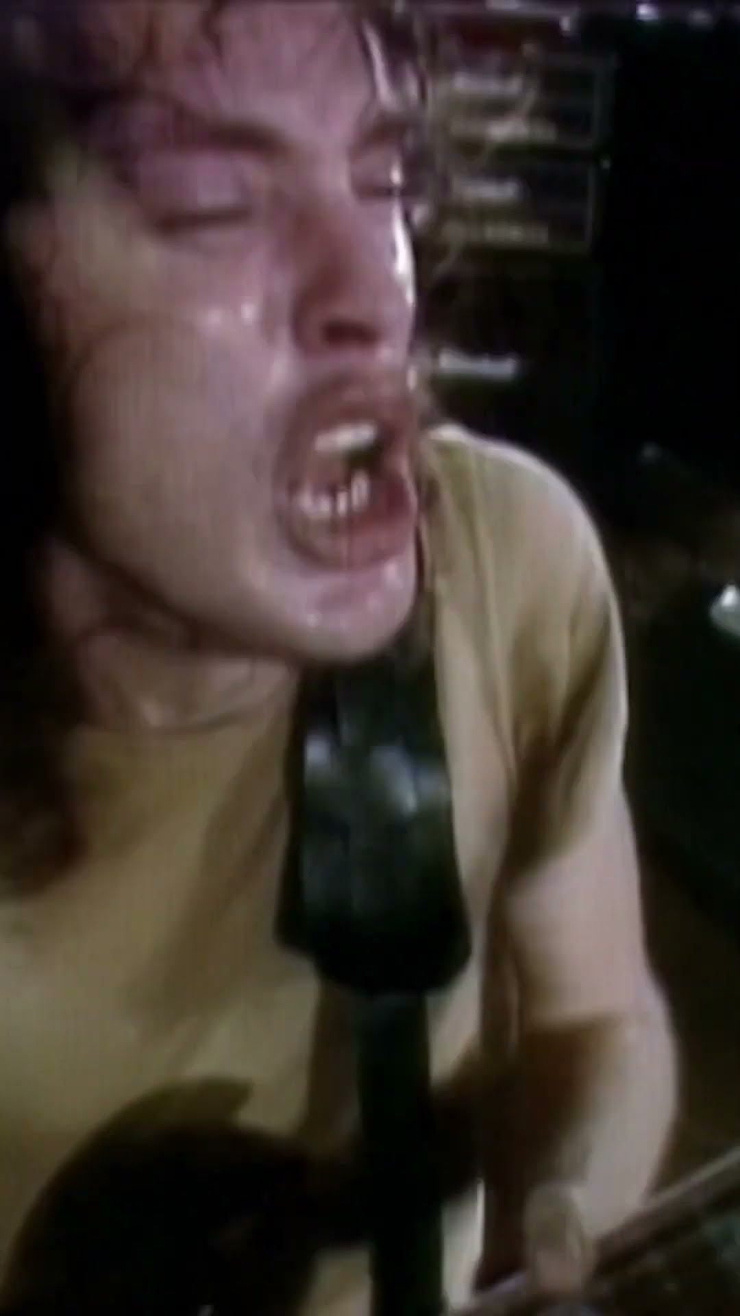 The guitar solo in “Nervous Shakedown” ⚡️