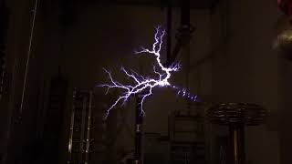 Tesla Coil - AC/DC   Thunderstruck (SSTC)