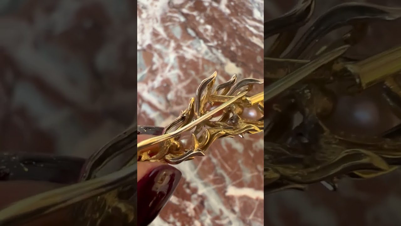 Gilbert Albert Pearls Diamonds 18 Carat Yellow Gold Seaweed Brooch