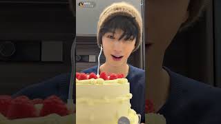 291025 Chen Zheyuan from his live Mukbang Video. #chenzheyuan #陈哲远 #Happy29thWithChenZheyuan