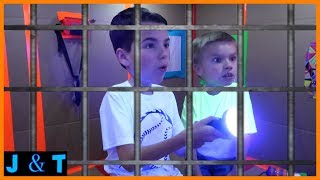 Escaping Hello Neighbors Maximum Security Box Fort Prison / Jake and Ty Escaping Hello Neighbors Maximum Security Box Fort Prison / Jake and Ty
