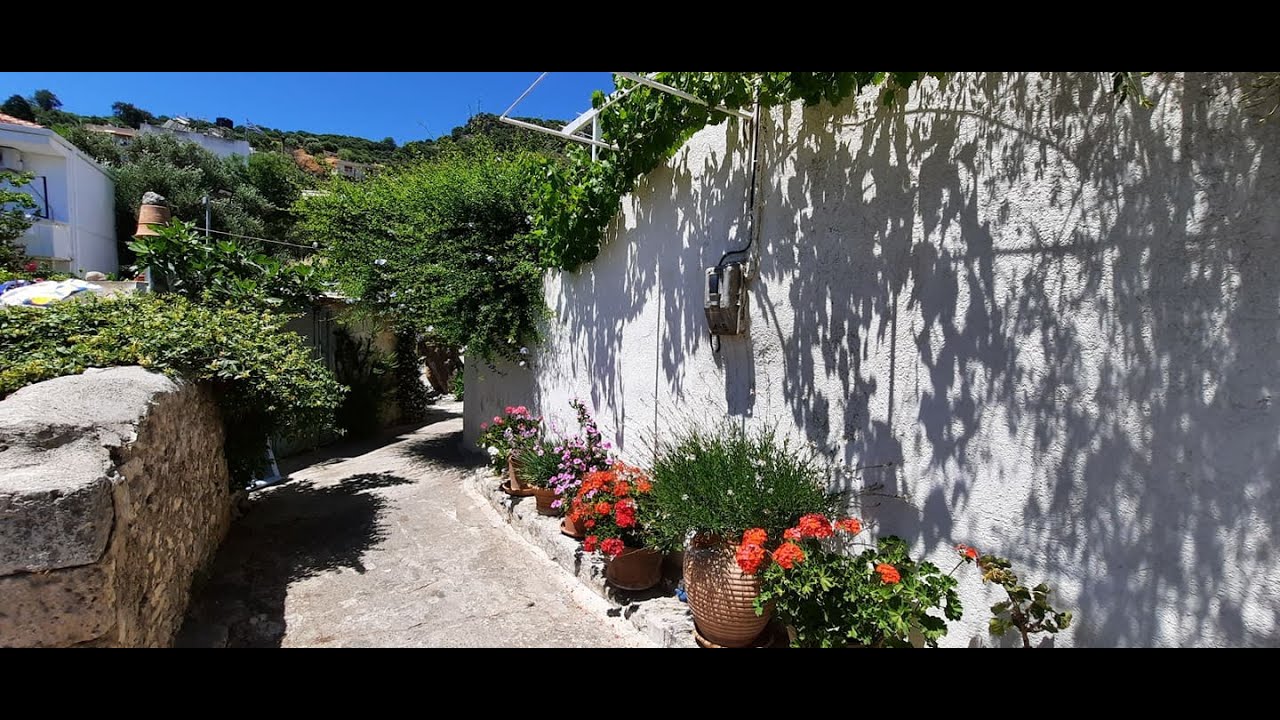 Σεργιάνι στα σοκάκια της Κριτσάς