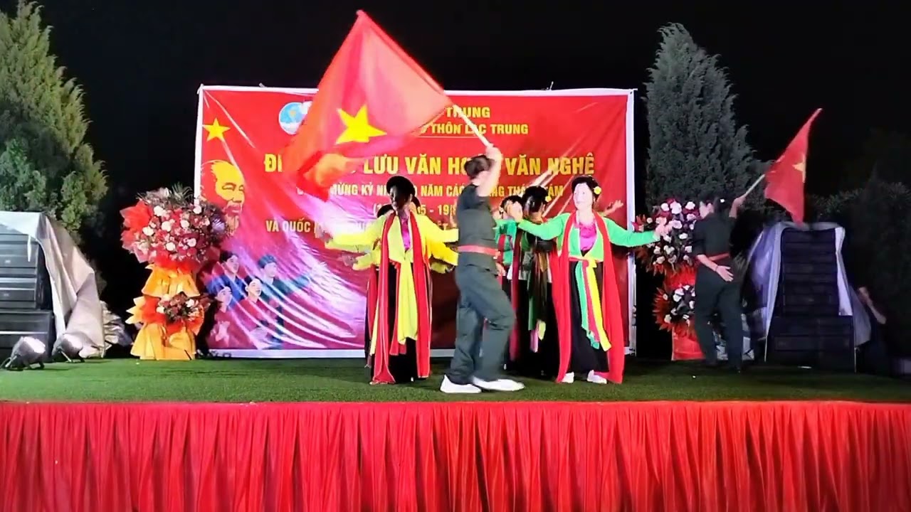 CLB hội NCT thôn lạc Trung trình bày 