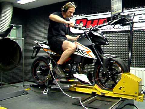 KTM 690 Duke R op de testbank van Dynojet Testcenter bij