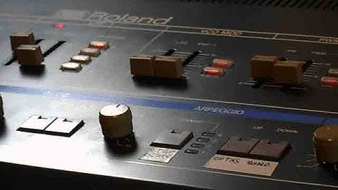 Roland Jupiter-6 Synthesizer Demo #3 - Critical Mass