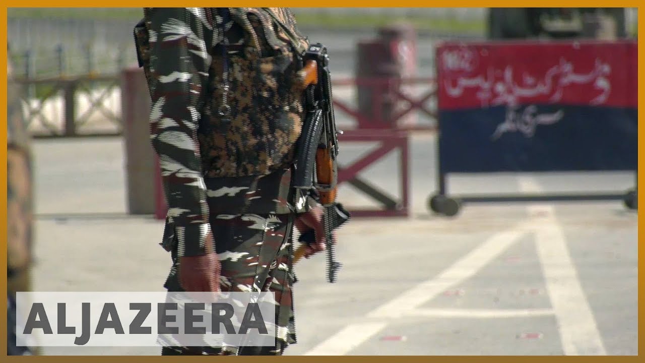 🇮🇳 الهند تفرض حظراً على مرور المركبات المدنية على طريق سريع رئيسي في كشمير | الجزيرة الإنجليزية