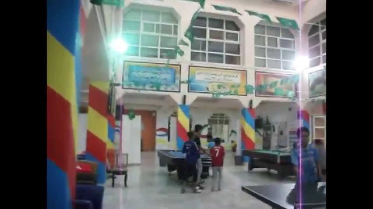 احتفالية نادي الحي بثانوية المعتمد بن عباد باليوم الوطني 1435هـ *