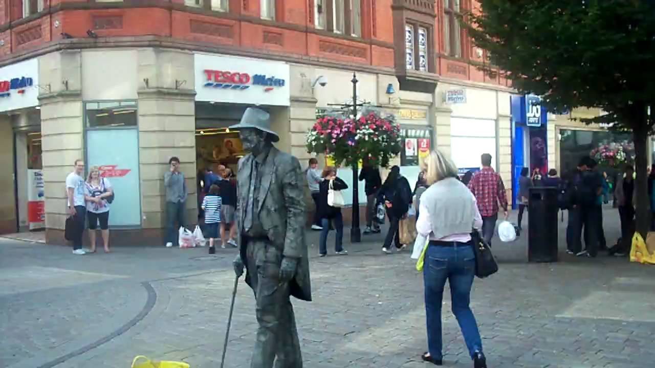 Moving statue ,Manchester, Market street, 200909 YouTube