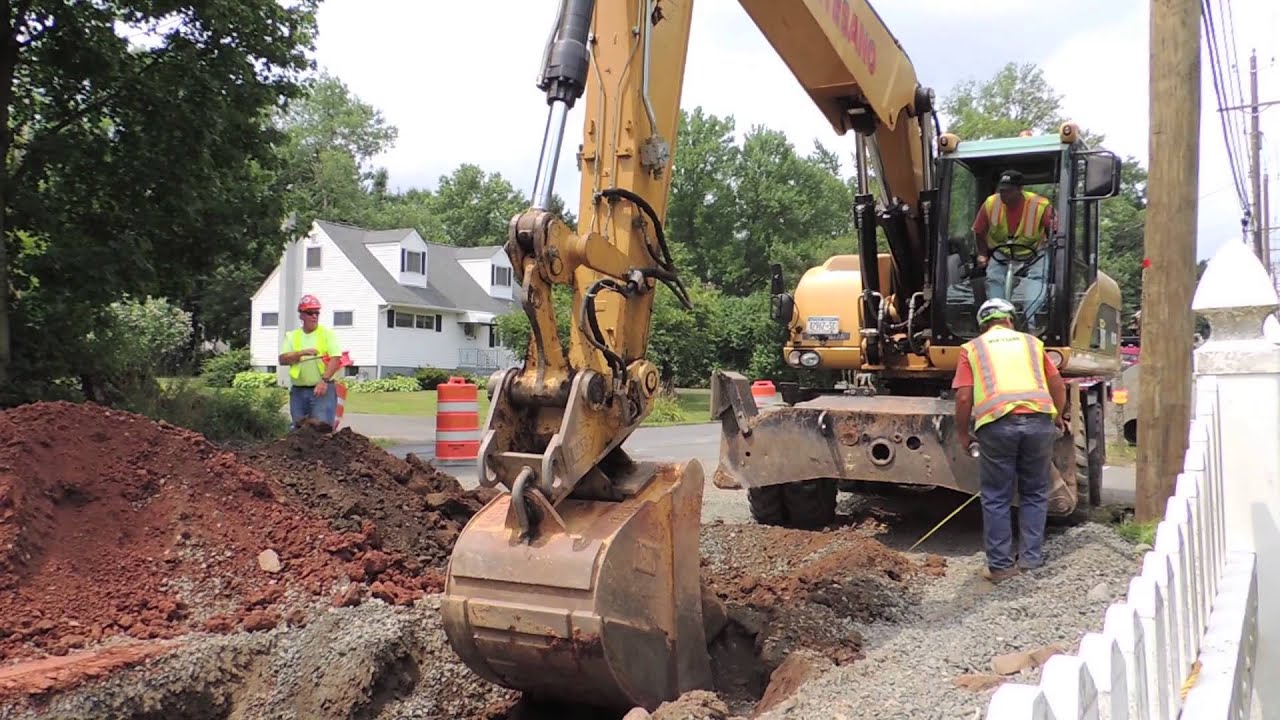 Cat M318D Trenching Part 1