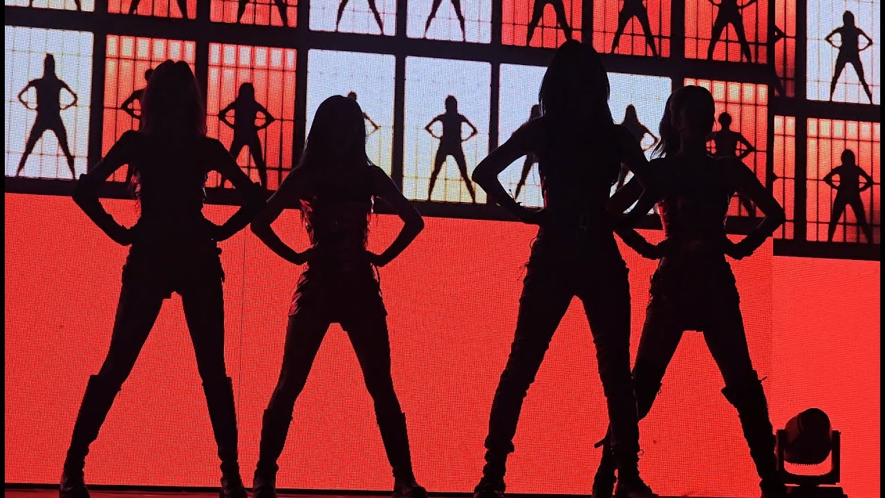 ITZY 있지 @ Zenith in Paris -  Born to be | Fancam