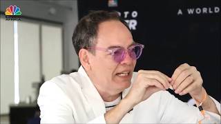 Max Keiser tears up dollars, screams that will buy politicians with Bitcoin