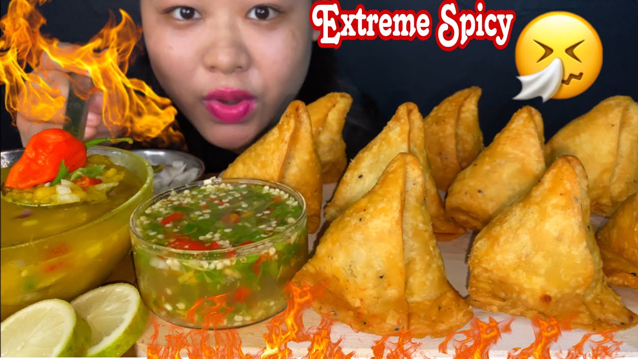 EATING ALOO SAMOSA WITH SPICY GHUGNI, KING CHILLI & CHILLI SEAFOOD SAUCE | MUKBANG | BIG BITES