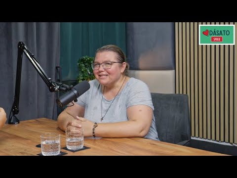Nina Beňová z Platformy pre ukončovanie bezdomovectva predstaví čo všetko robia neziskovky v oblasti pomáhania ľuďom bez domova, aby svoj domov získali. Dozviete sa aj aká legislatíva sa už vďaka úsiliu neziskoviek prijala a ktoré zákony ešte čakajú na uvedenie do reálnej praxe. 
 
 Ak vás zaujíma, ako SA DÁ systematicky pracovať na riešení vlastne akéhokoľvek celospoločenského problému, toto DÁSATO je určite pre Vás.