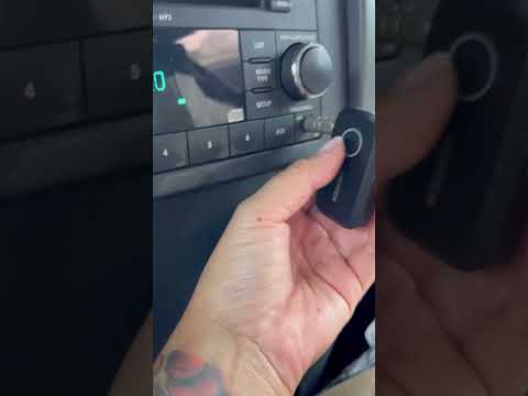 Bluetooth-ресивер Ugreen CM596 Bluetooth 5.3 AUX 3.5 мм с микрофоном 15 ч черный, видео 1