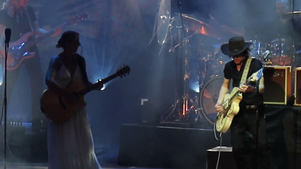 Sarah McLachlan | Building a Mystery