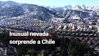 Sorprendente nevada pinta de blanco a la capital de Chile Resimi