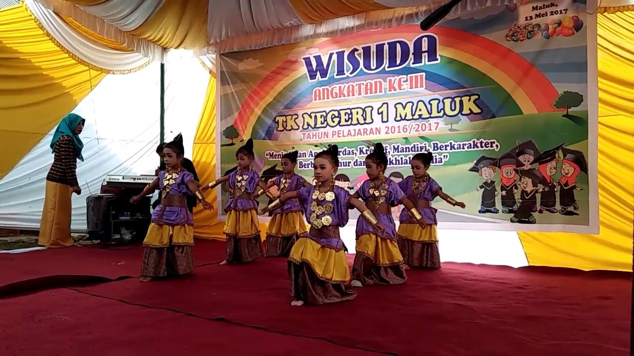 Tarian Sumbawa Anak TK Negeri 1 Maluk