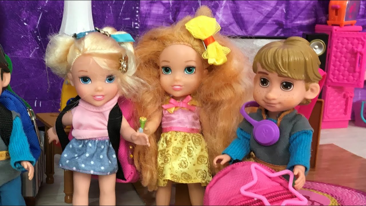 Elsia and Annia Someone Has a Secret ! At School Barbie Doll Pretend