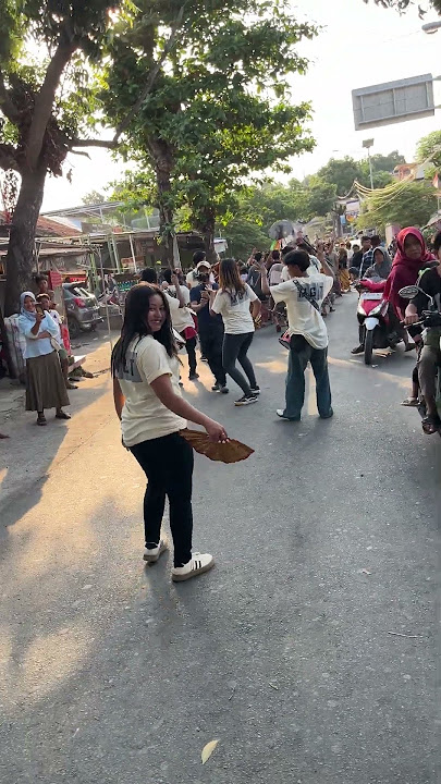 Penonton Ne Sampe Heran Dengan Goyangan Inak Adel #megantaraterbaru #dangdut  #dangdutkoplo