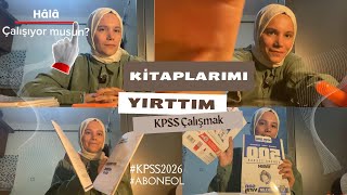 Ben Geldim! KPSS Kitabımı Ortadan İkiye Böldüm!