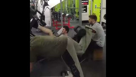Single leg hamstring curl on lying leg curl