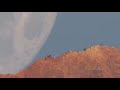 شاهد منظر يأسر الألباب  لحظة غروب القمر من قخة جبل تيد جزر الكناري