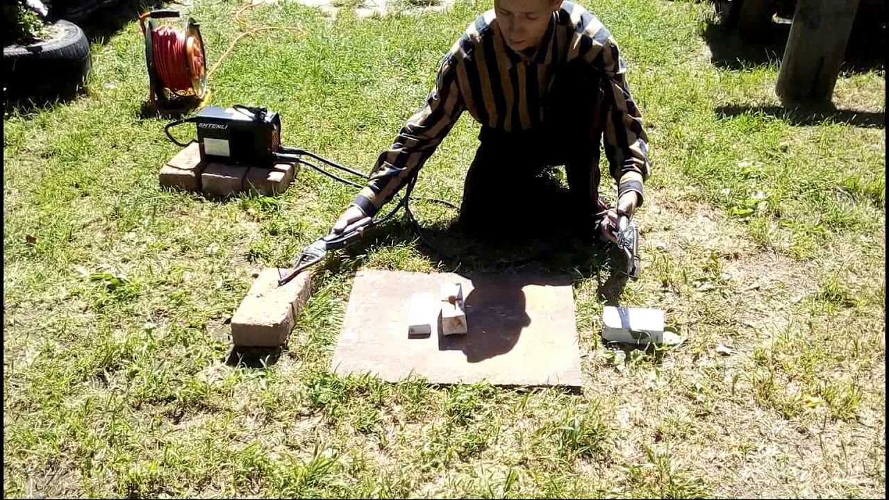 Электродуговая печь из сварочного инвертора. Первое испытание - YouTube