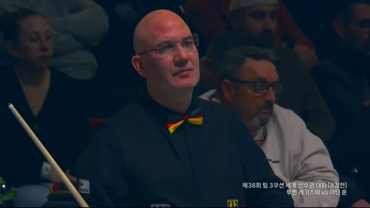 H. HORN tung seri 9 và R.LEGAZPI đáp lại seri 9. Cho những lượt cơ đầu tiên