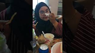 Download Lagu Bila hantu pedas makan Ayam goreng MCd 3x pedas... Apa yg tejadi siap keluar air mata... Pedasss MP3