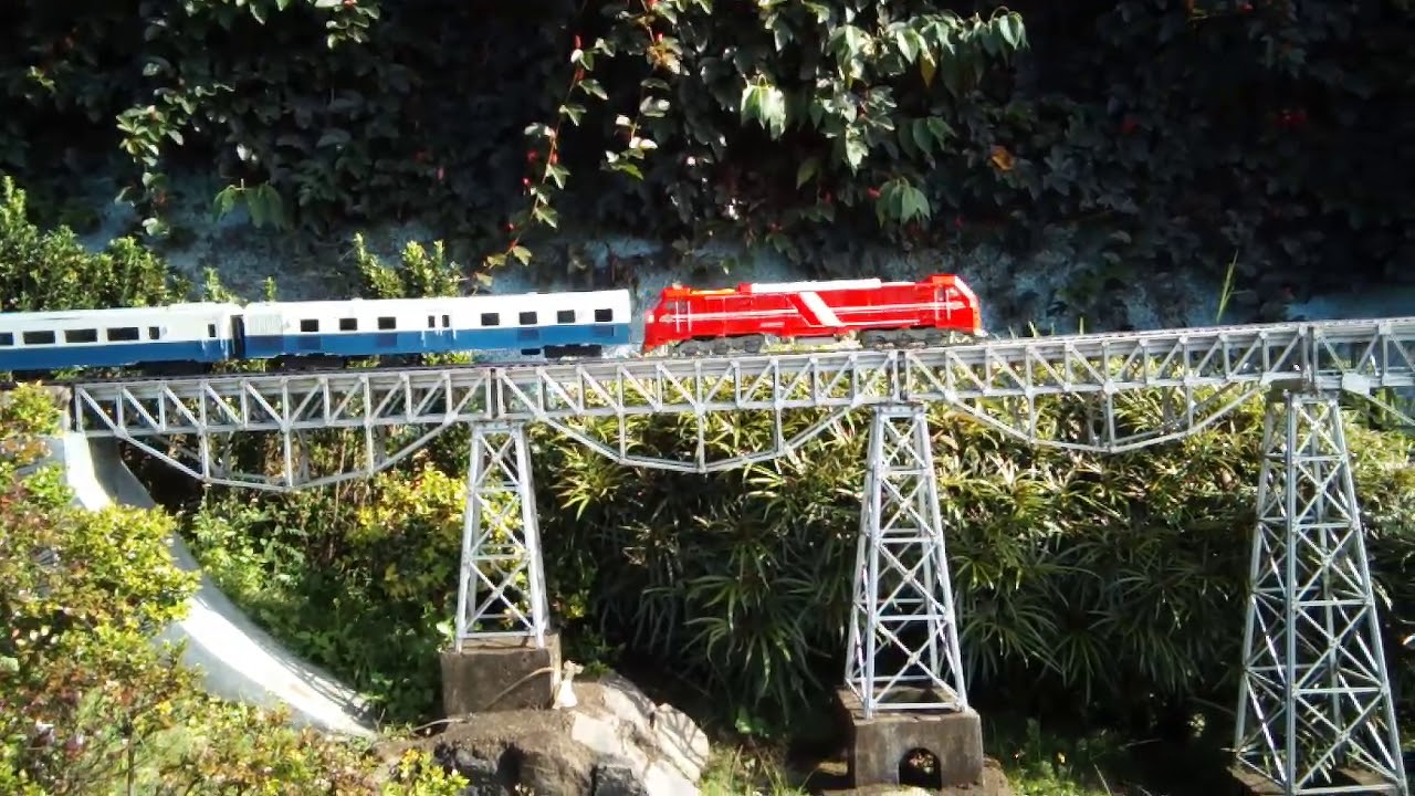 Kereta Api Mini part 2 (MiniatureTrain Garden 2) - YouTube