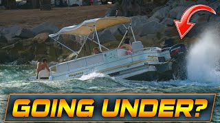 PONTOON FAMILY IN TROUBLE AT HAULOVER INLET !! | HAULOVER BOATS | WAVY BOATS