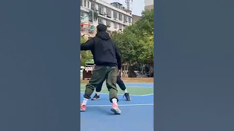Chinese TikTok Basketball Insane Tricks #douyin #shorts - DayDayNews