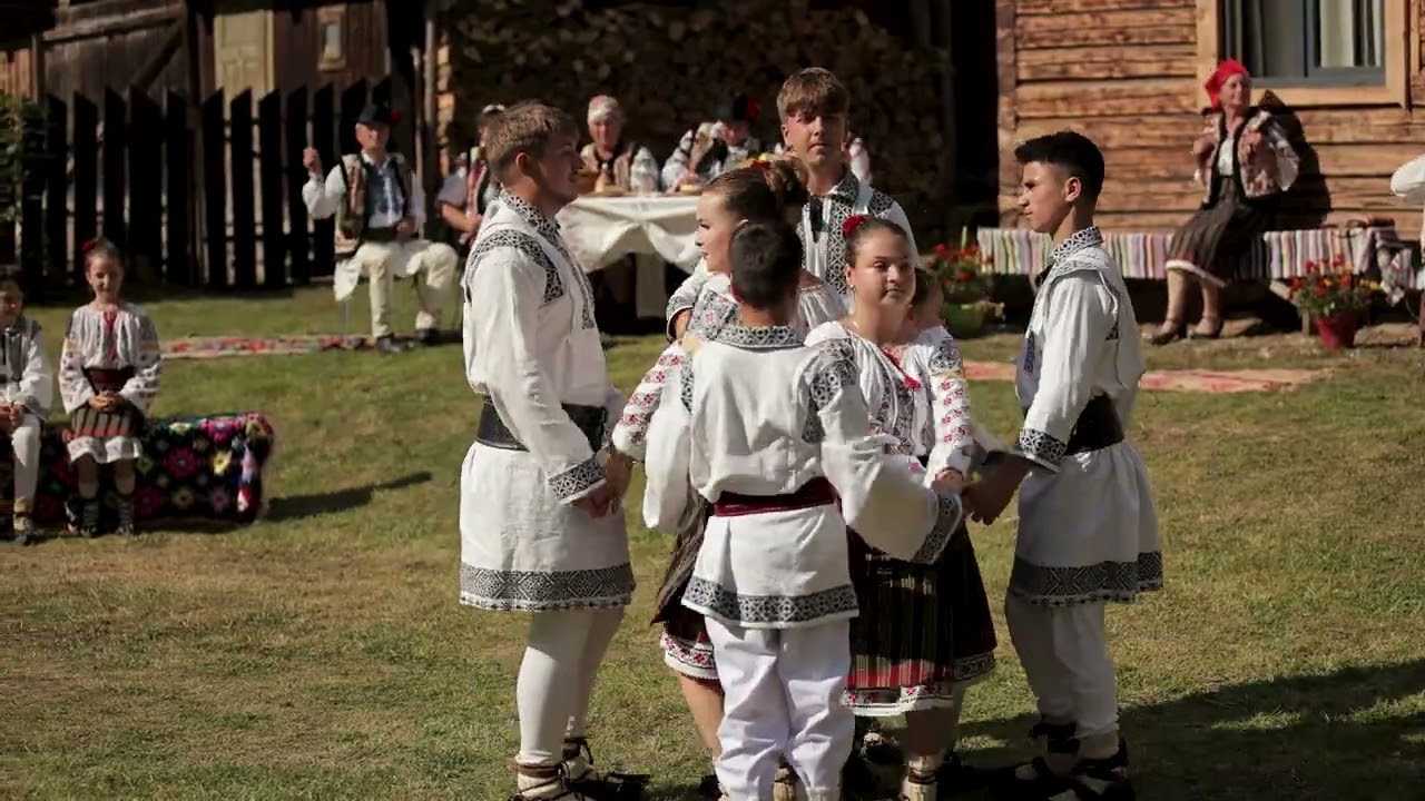 Grupul Folcloric PAUNASII Poduri-Bacău (tineri), la Fest. Miorița, ed. de toamnă, la Asău -Bacău (9)