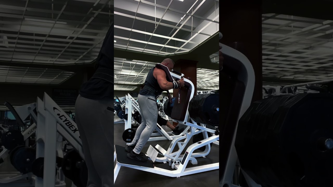 For a great trap workout, try these shrugs on the squat machine. Heavy weights with a slow pace