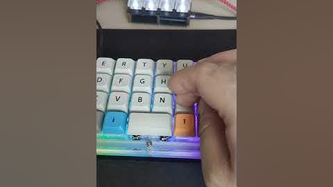 zealios v2 67g on handwired acrylic keyboard vs durock t1 on corne keyboard
