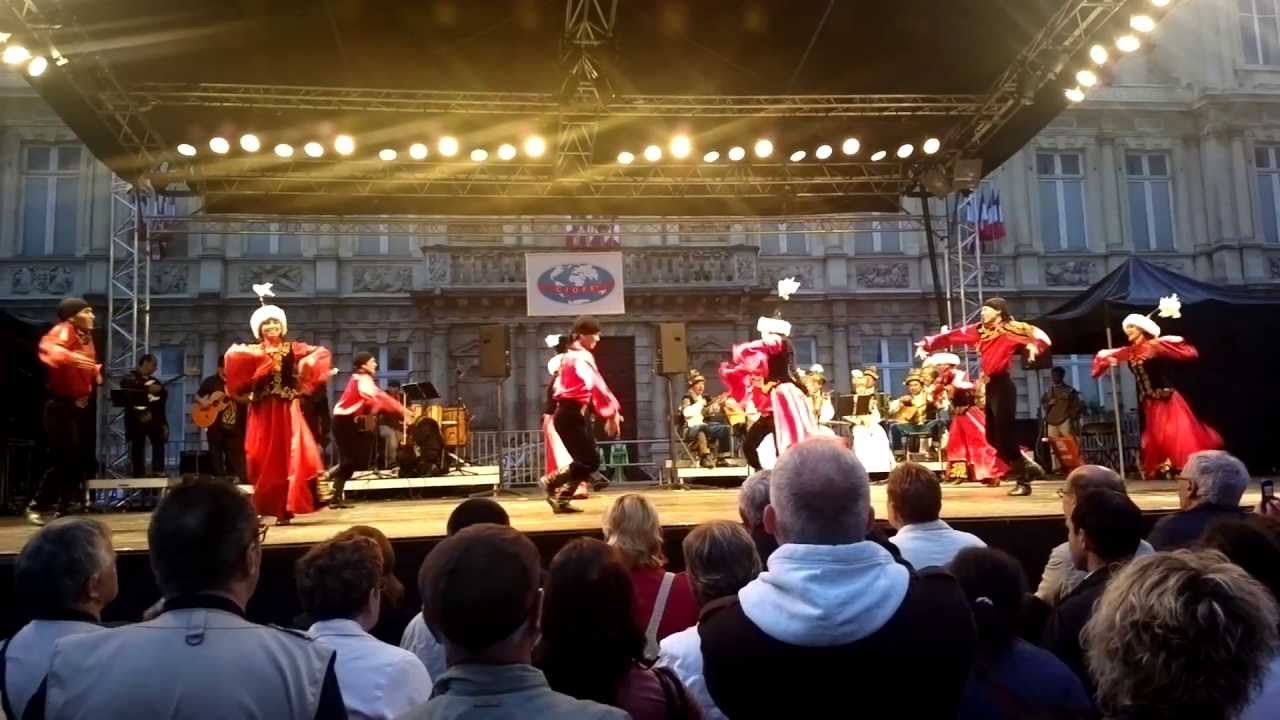 ансамбль "НУР" - танец КАРА ЖОРГА (на международном фестивали во Франций)