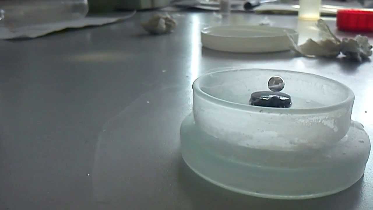 Superconductor YBCO / Магнитная левитация над сверхпроводником