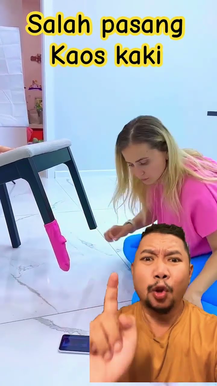 Mama salah Pasang Kaos Kaki!!!!??
