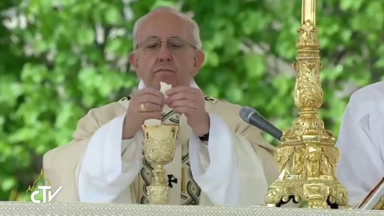 El Rito de la Comunion en las celebraciones papales
