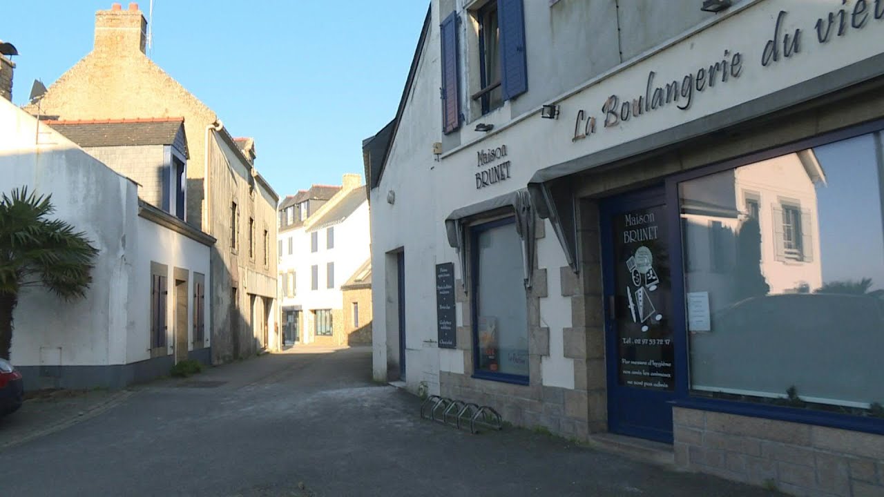 En Bretagne, Arzon, sa mer, ses plages et ses municipales à volets fermés | AFP News