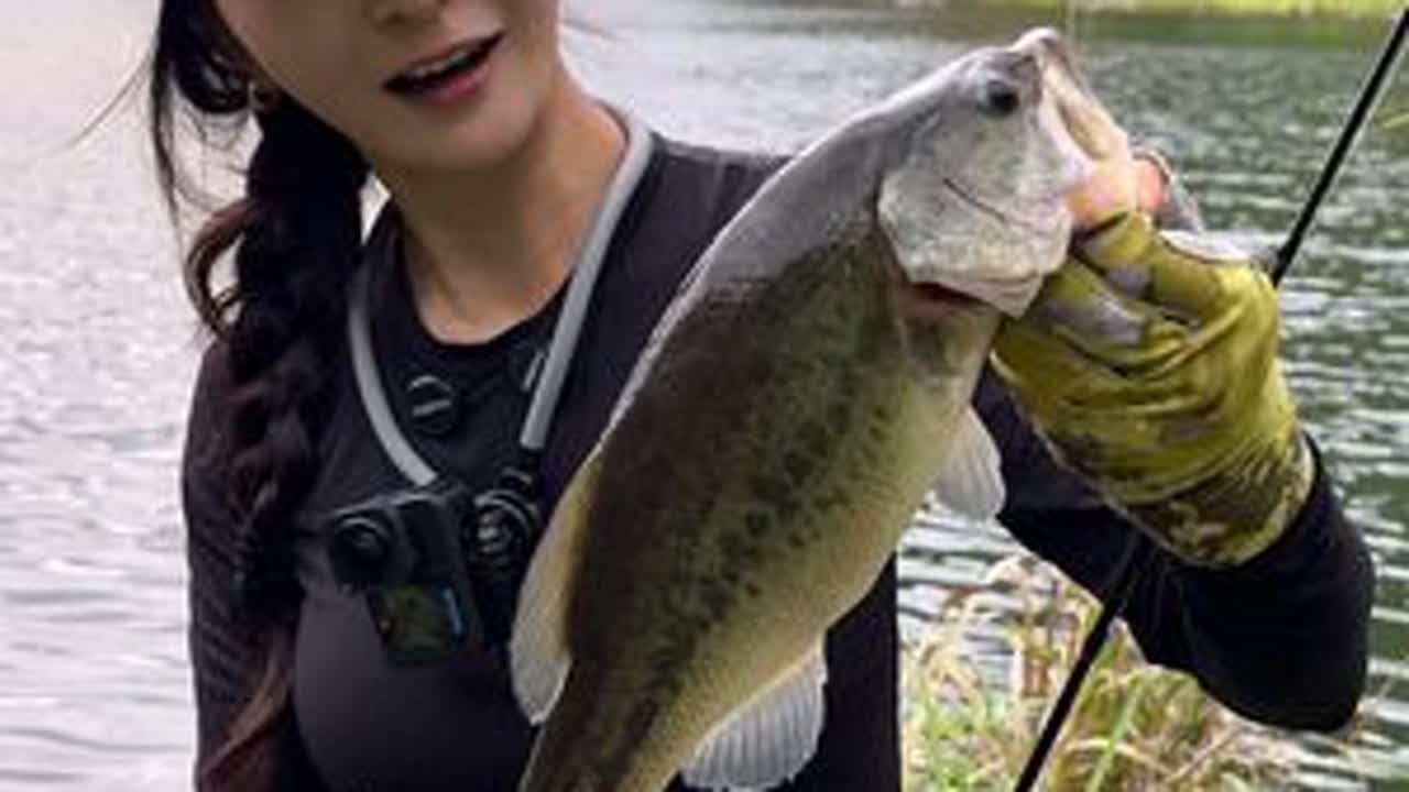 带姐妹体验露营钓鱼，没想到老板太嚣张，被盘了才舒服#零跑汽车 #零跑C16