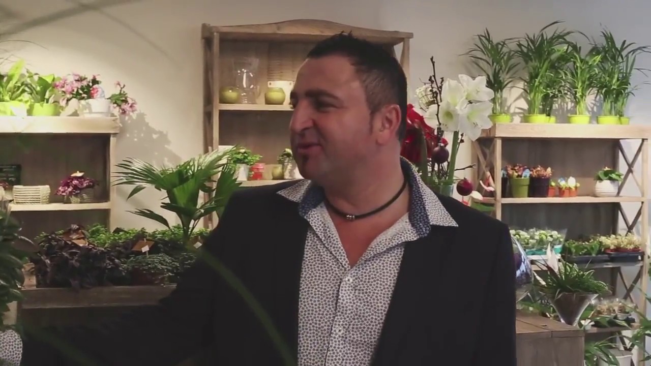 Watch Sammy Moore - Valentijn (officiële video) on YouTube Watch Sammy Moore - Valentijn (officiële video) on YouTube