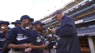 Harlem little league visits baseball ...