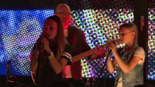 Video-Miniaturansicht von „Santoni Family - Baby can I hold you-“