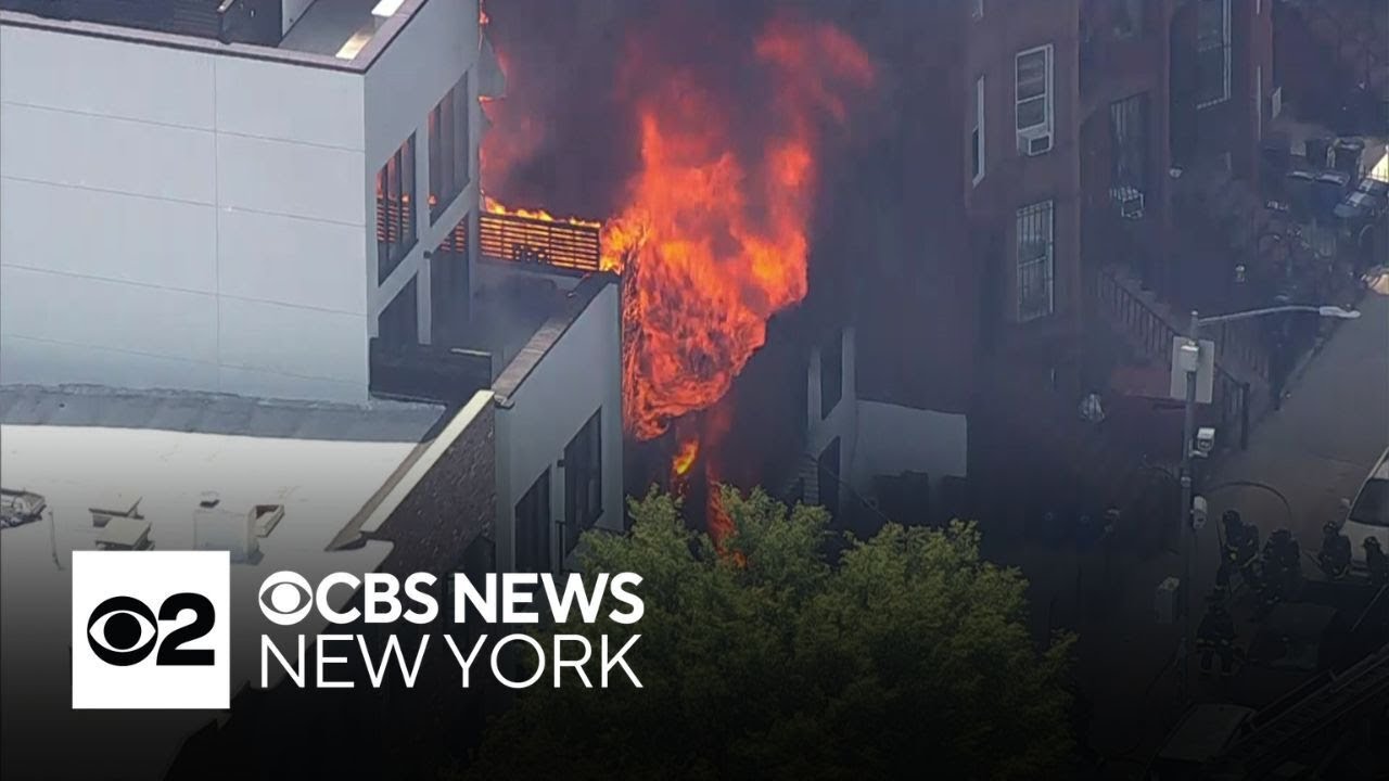 Large fire tears through building in Bed-Stuy, Brooklyn - YouTube