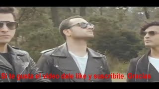 Reik Con la cara en alto Letra 4k