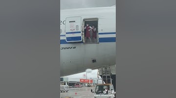 Air hostesses trying to close door 😅 #shorts