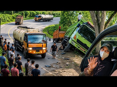 Beautiful Driver!! Truck Rolls Back Twice at Bukit Kodok & Truck Hits a Tree!!