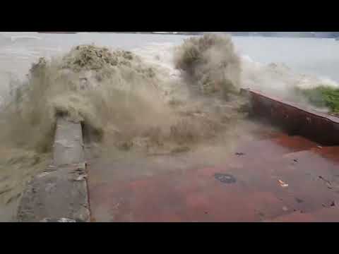 RIVER TIDAL WAVES - Caught on Video